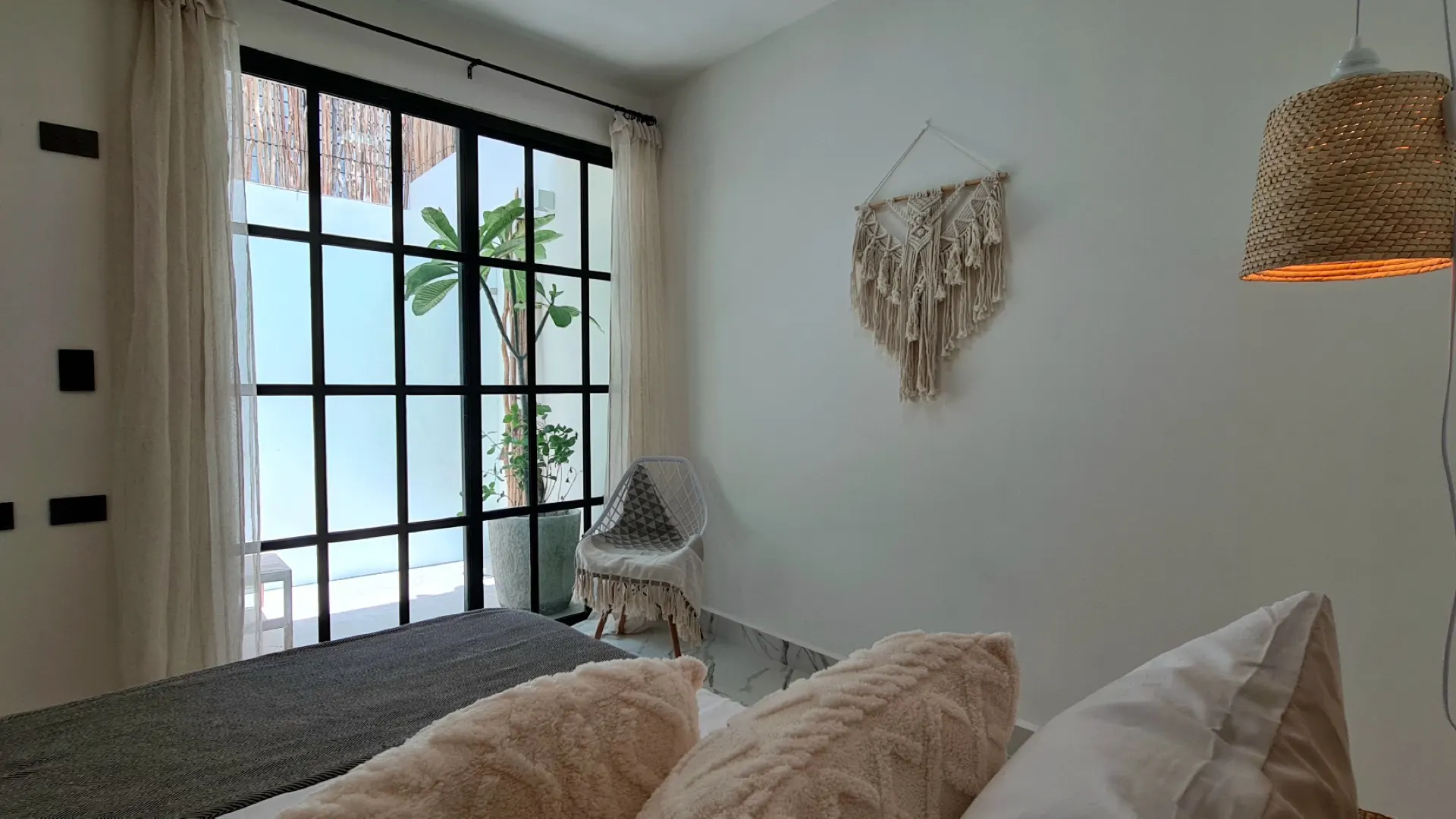 Ecos Sul Suite bedroom with warm natural finishes